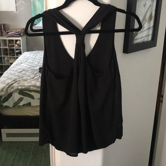 Simple black top - Picture 2 of 3